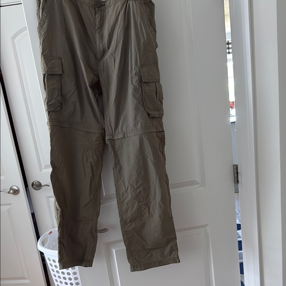 Field & Stream Men’s Green zip off pants